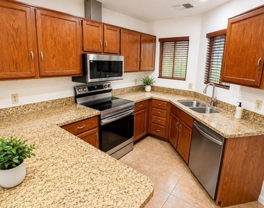 11140 N 82nd Lane - Photo Thumbnail 3