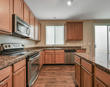 2185 S Sanders Drive - Photo Thumbnail 6