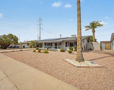 410 N 56th Place - Photo Thumbnail 4