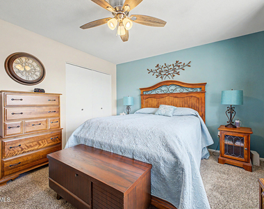 410 N 56th Place - Photo Thumbnail 16