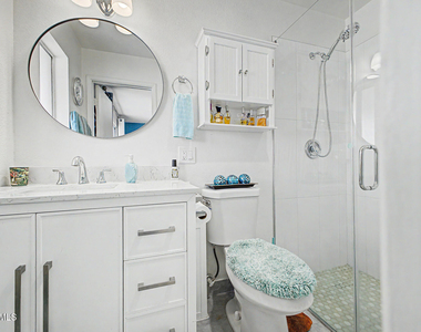 410 N 56th Place - Photo Thumbnail 17