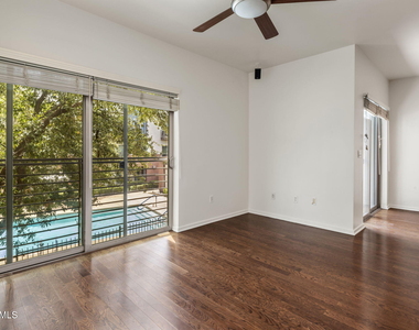 525 W Lakeside Drive - Photo Thumbnail 2