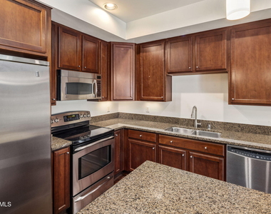 525 W Lakeside Drive - Photo Thumbnail 5