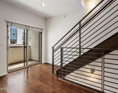 525 W Lakeside Drive - Photo Thumbnail 3