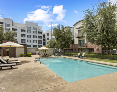 525 W Lakeside Drive - Photo Thumbnail 12