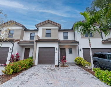 712 Del Vista - Photo Thumbnail 10