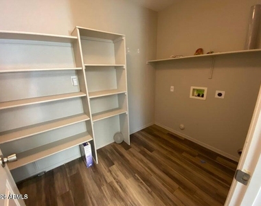 8955 W Charleston Avenue - Photo Thumbnail 24