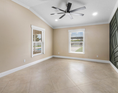 3349 Sw Hill Street - Photo Thumbnail 2