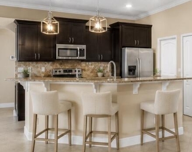 3349 Sw Hill Street - Photo Thumbnail 4