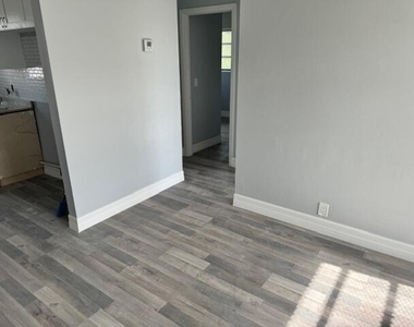 1015 Avenue I - Photo Thumbnail 3