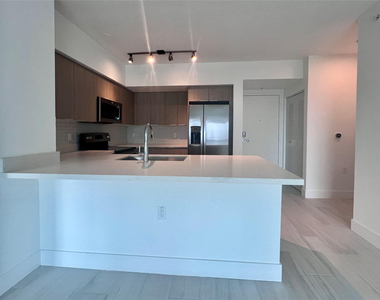 601 E Dania Beach Boulevard - Photo Thumbnail 2