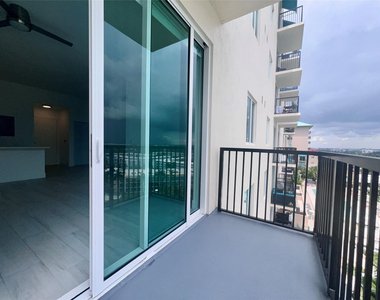 601 E Dania Beach Boulevard - Photo Thumbnail 10