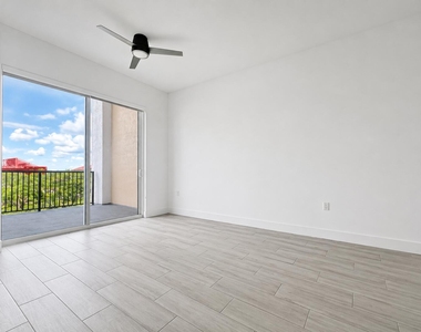 601 E Dania Beach Boulevard - Photo Thumbnail 2