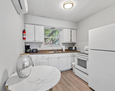 1826 Sherman Street - Photo Thumbnail 3