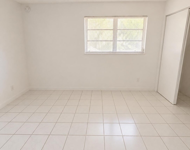 1150 Ne 17th Court - Photo Thumbnail 3