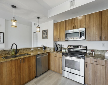 1931 Ne 2nd Street - Photo Thumbnail 1