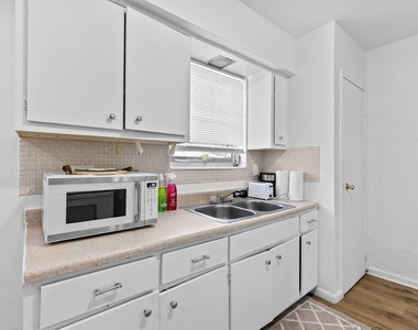 1826 Sherman Street - Photo Thumbnail 13