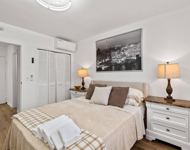 1826 Sherman Street - Photo Thumbnail 2
