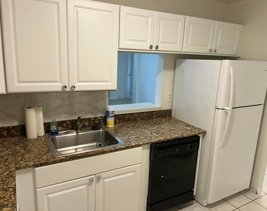 4304 Nw 9th Avenue - Photo Thumbnail 1