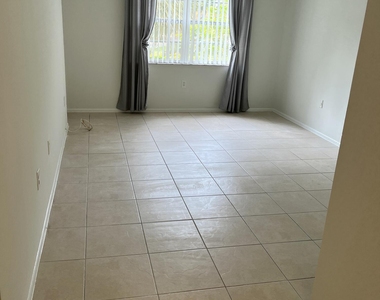 4304 Nw 9th Avenue - Photo Thumbnail 3