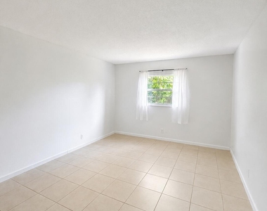 1450 Sw 8th Court - Photo Thumbnail 4