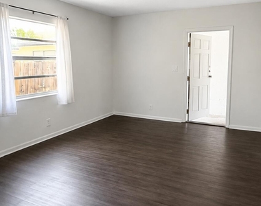 1450 Sw 8th Court - Photo Thumbnail 5