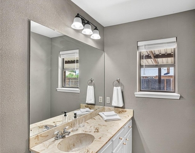 2317 Kerry Lane - Photo Thumbnail 27