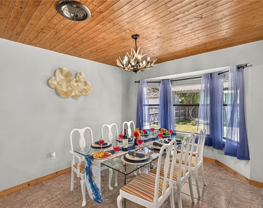 2317 Kerry Lane - Photo Thumbnail 6