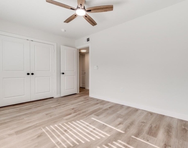 5917 Gaston Avenue - Photo Thumbnail 6