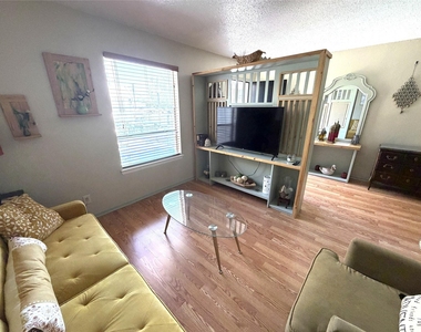 4810 Mckinney Avenue - Photo Thumbnail 3