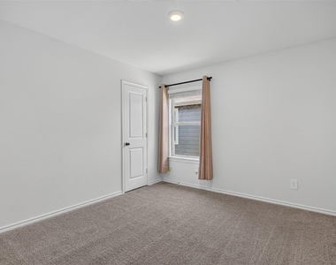 149 Boxwood Drive - Photo Thumbnail 16