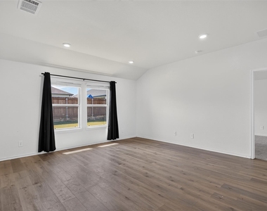 149 Boxwood Drive - Photo Thumbnail 7