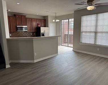 1444 Chase Lane - Photo Thumbnail 5