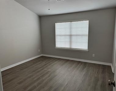 1444 Chase Lane - Photo Thumbnail 8