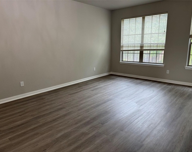 1444 Chase Lane - Photo Thumbnail 3