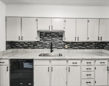 3624 Frazier Avenue - Photo Thumbnail 4