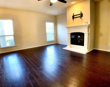 9828 Moccasin Creek Lane - Photo Thumbnail 8