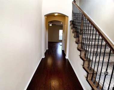 9828 Moccasin Creek Lane - Photo Thumbnail 12