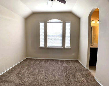 9828 Moccasin Creek Lane - Photo Thumbnail 18