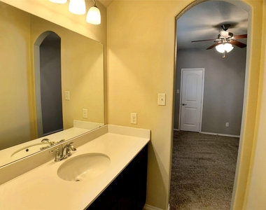 9828 Moccasin Creek Lane - Photo Thumbnail 20
