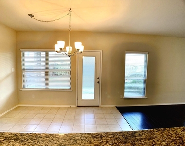 9828 Moccasin Creek Lane - Photo Thumbnail 14