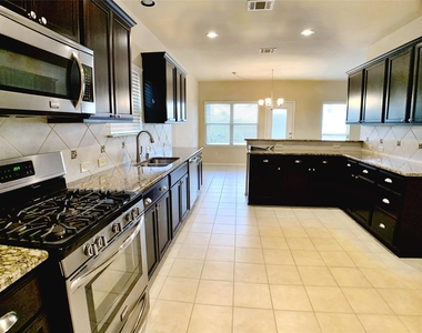 9828 Moccasin Creek Lane - Photo Thumbnail 11