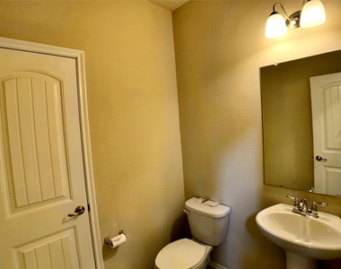 9828 Moccasin Creek Lane - Photo Thumbnail 23