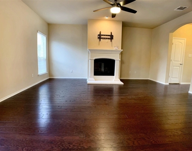 9828 Moccasin Creek Lane - Photo Thumbnail 7