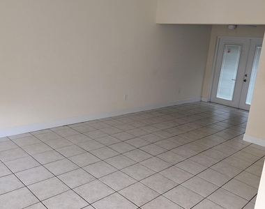 1382 Birkdale Drive - Photo Thumbnail 2