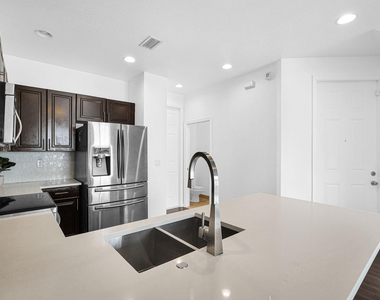 1427 Nw 34th Way - Photo Thumbnail 5