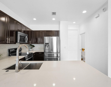 1427 Nw 34th Way - Photo Thumbnail 4