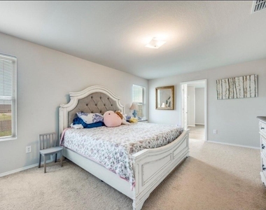 926 Hurstwood Drive - Photo Thumbnail 5
