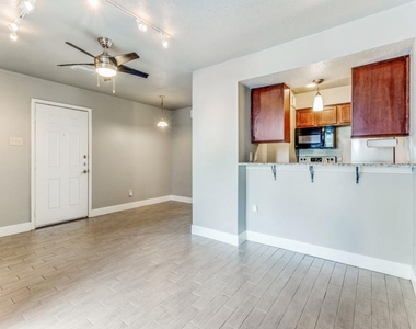 1503 N Garrett Avenue - Photo Thumbnail 4
