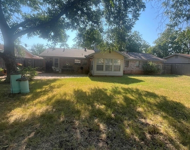1526 Rosewood Drive - Photo Thumbnail 20